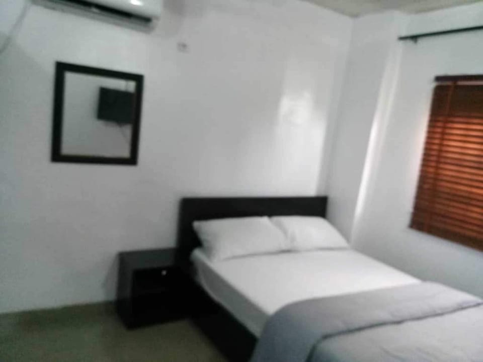 Apartment, 2 Bedrooms | Bathroom | Shower, towels