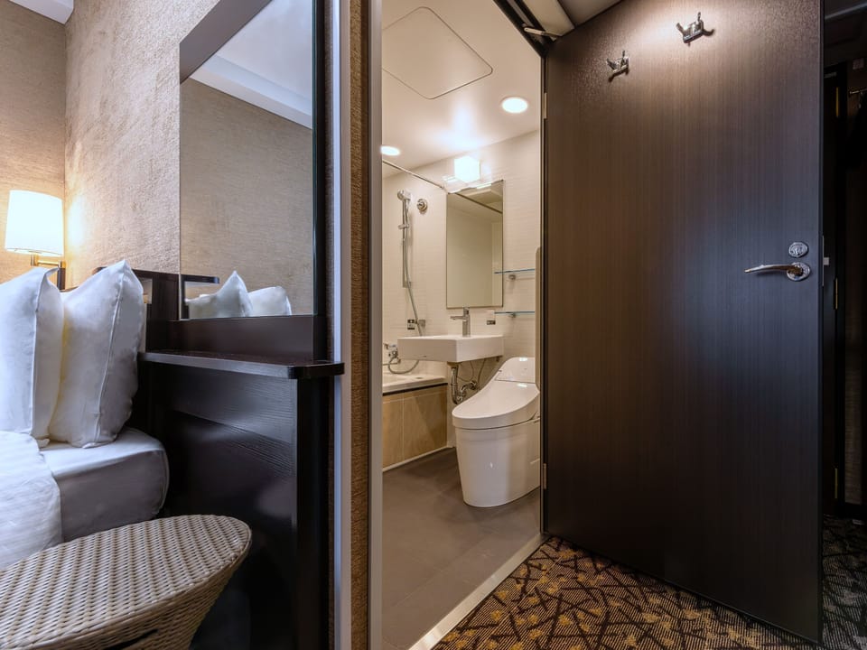 Down comforters, desk, blackout drapes, free WiFi