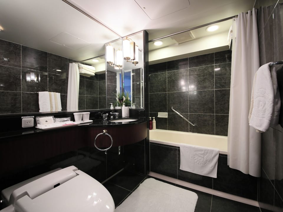 Junior Suite, Non Smoking | Bathroom | Combined shower/tub, deep soaking tub, free toiletries, hair dryer