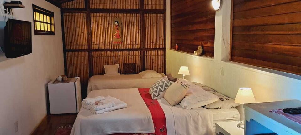 Suíte Oriental | Minibar, desk, WiFi (free), bed sheets