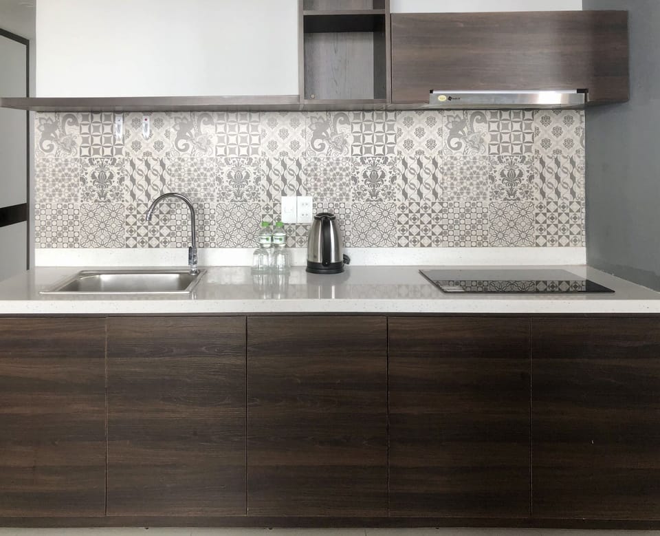 Deluxe Studio Suite, 1 Bedroom (II) | Private kitchen | Electric kettle