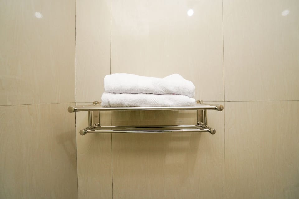 Standard Double Room | Bathroom amenities | Towels, toilet paper