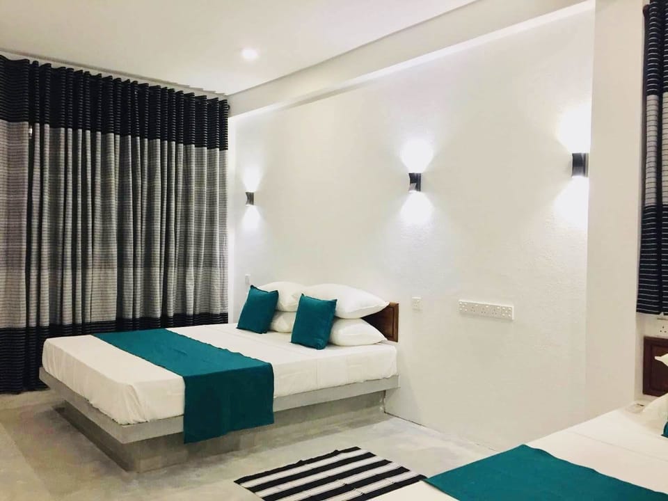 Suite, Mountain View | 1 bedroom, iron/ironing board, rollaway beds (surcharge), WiFi (free)
