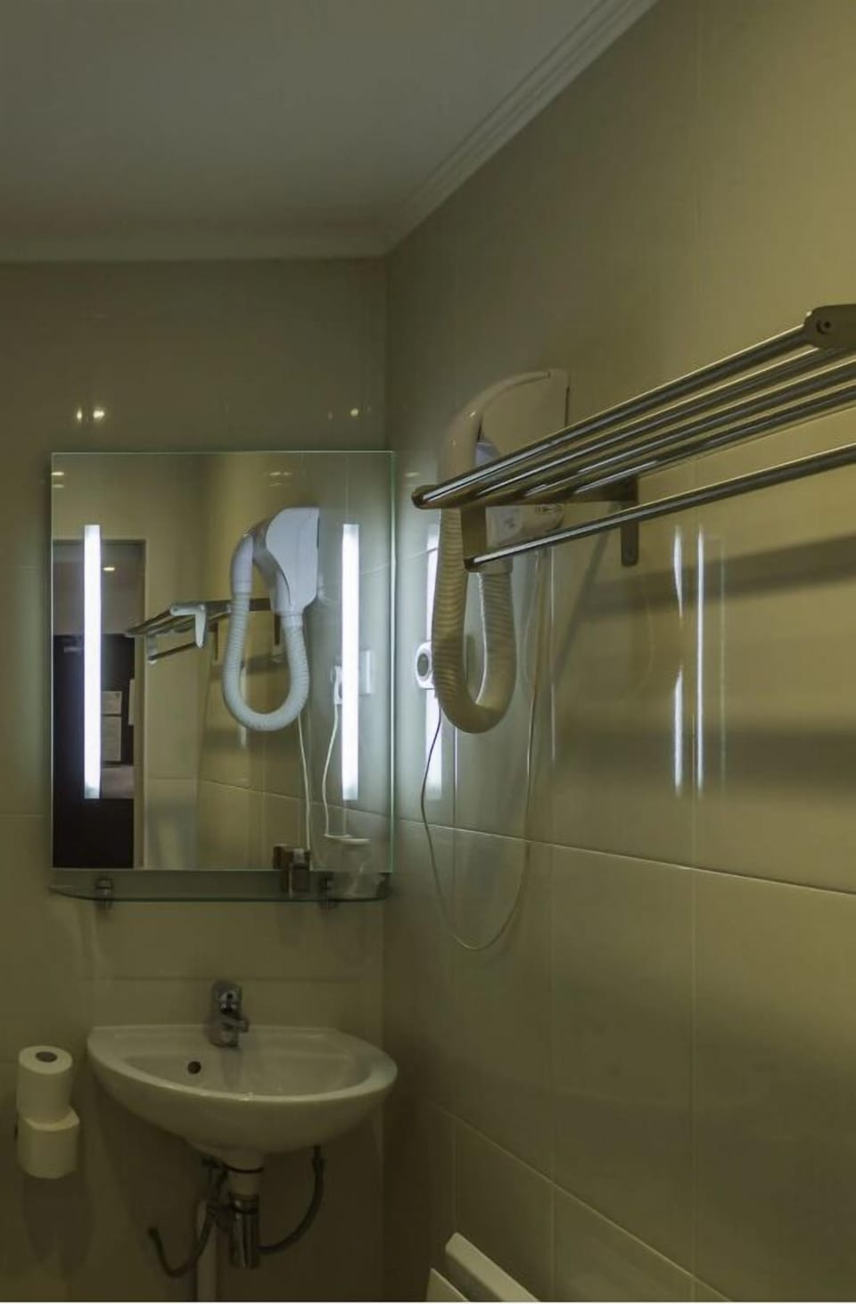 Family Suite, Garden View | Bathroom | Shower, hair dryer, towels, soap