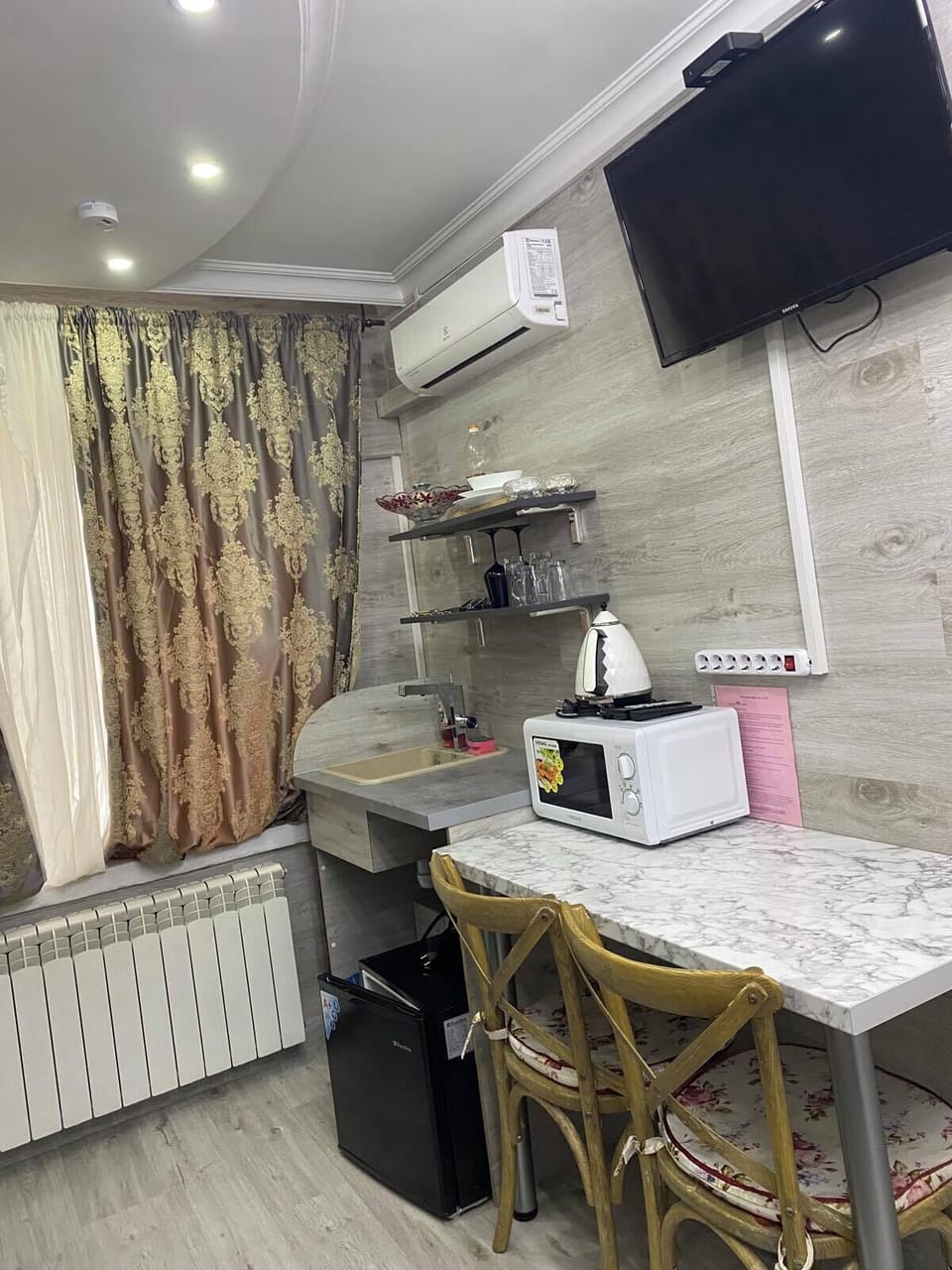 Economy Quadruple Room | Private kitchen