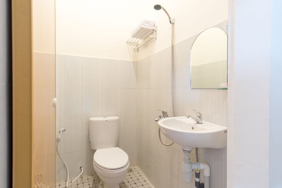 Shower, towels