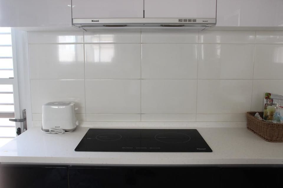 Fridge, stovetop, electric kettle, cookware/dishes/utensils