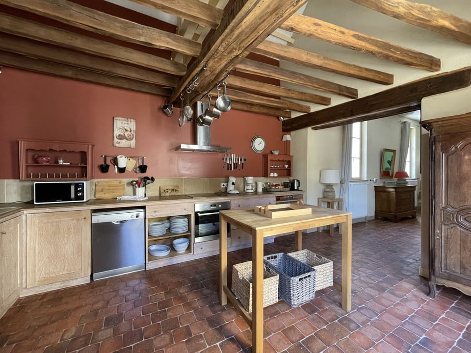 Comfort House, Ensuite (Caroline) | Shared kitchen | Highchair
