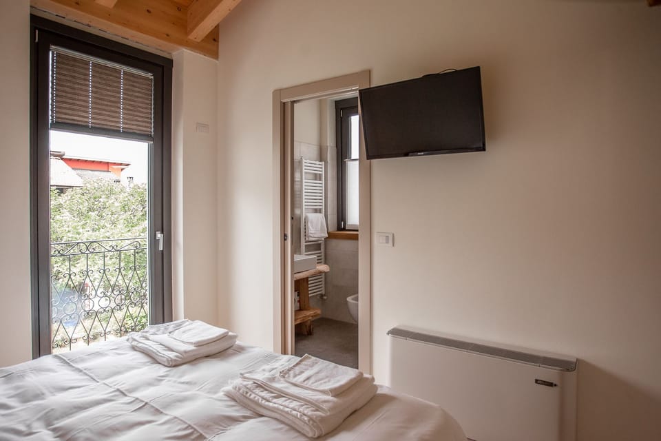 Basic Room | Desk, soundproofing, free WiFi, bed sheets