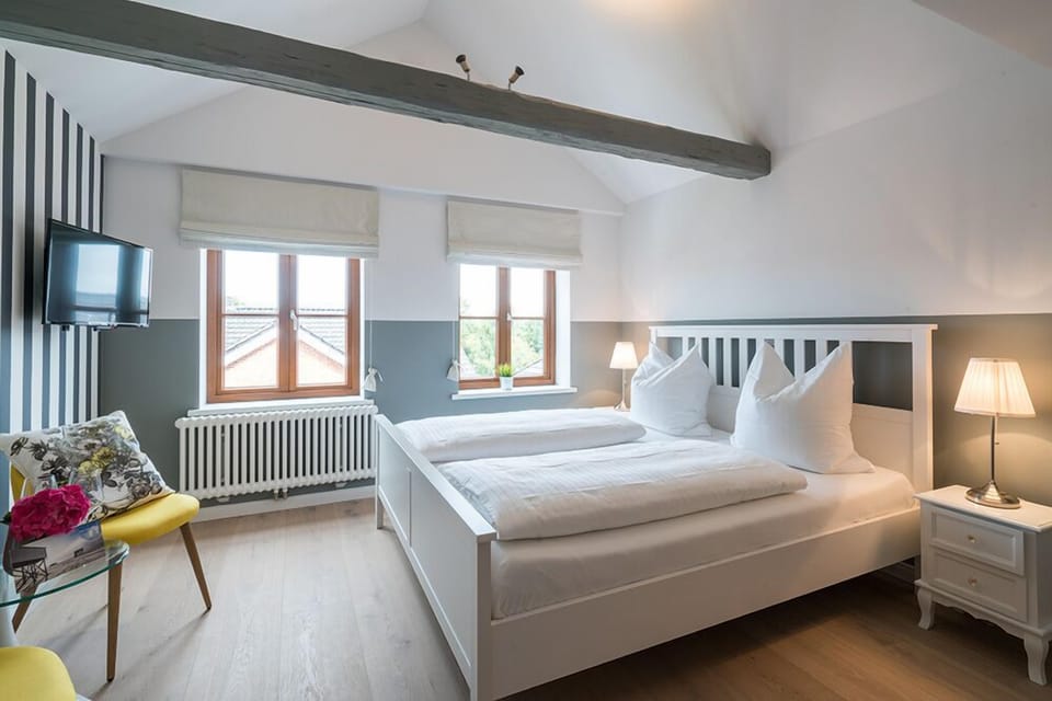 Deluxe Double Room | In-room safe, cribs/infant beds, free WiFi, bed sheets