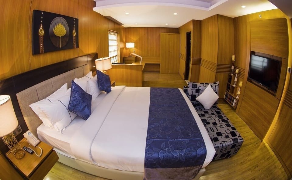Premium Studio Suite | Egyptian cotton sheets, premium bedding, down comforters, pillowtop beds