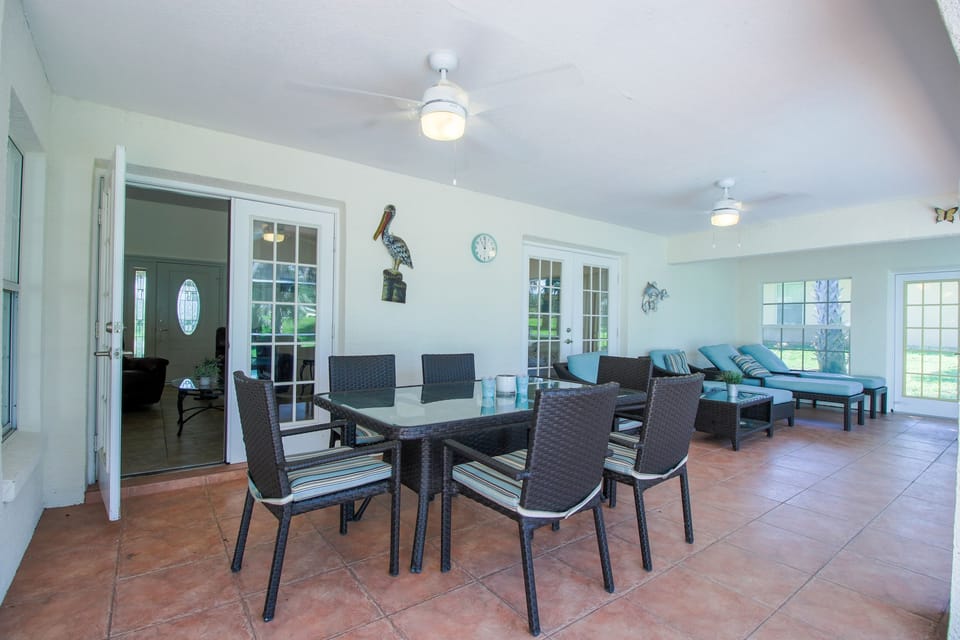 House, 4 Bedrooms | Private kitchen | Coffee/tea maker, fridge, oven, toaster