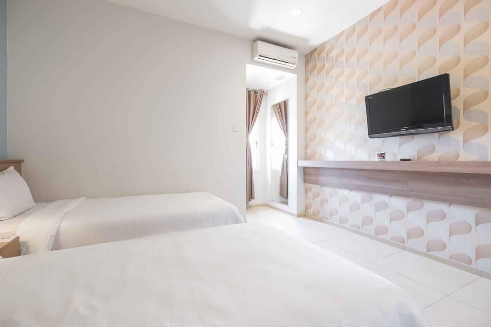 Deluxe Twin Room, 2 Twin Beds, City View | Premium bedding, individually decorated, desk, laptop workspace