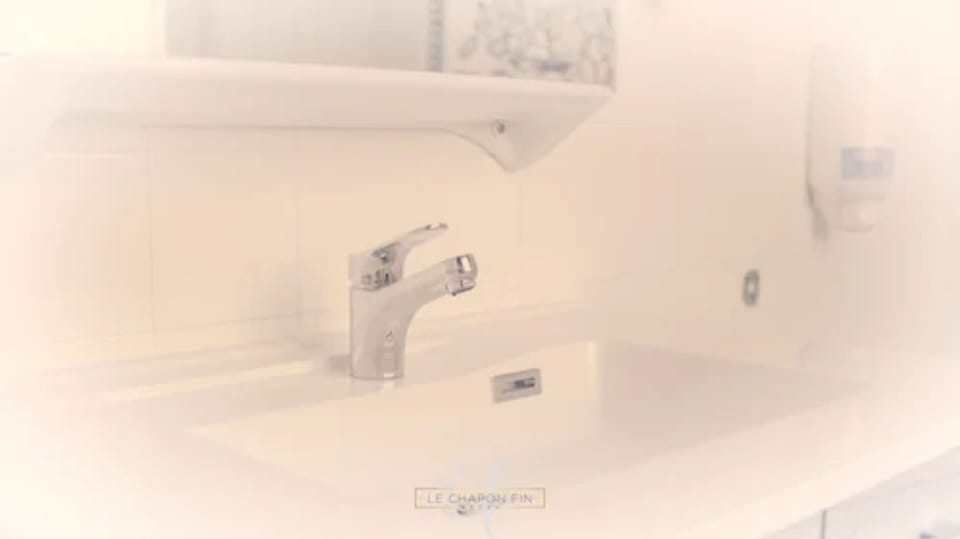 Bathroom sink