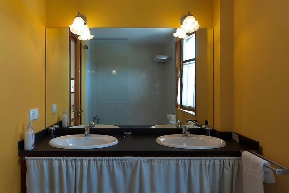 Superior Double or Twin Room | Bathroom sink