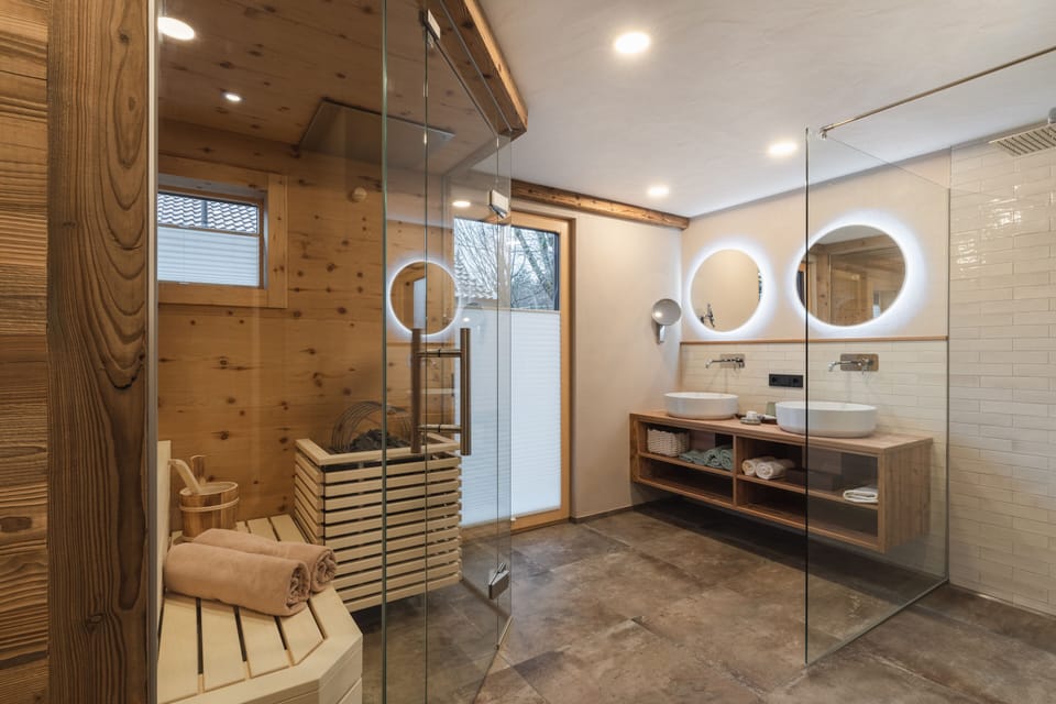 Superior Chalet | Bathroom | Free toiletries, hair dryer, bathrobes, slippers