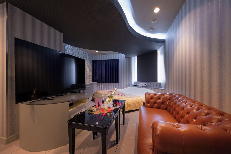 Deluxe Double Room | Minibar, blackout drapes, WiFi (free), bed sheets