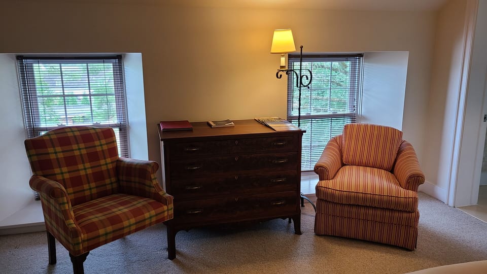Classic Room | In-room safe, individually decorated, individually furnished