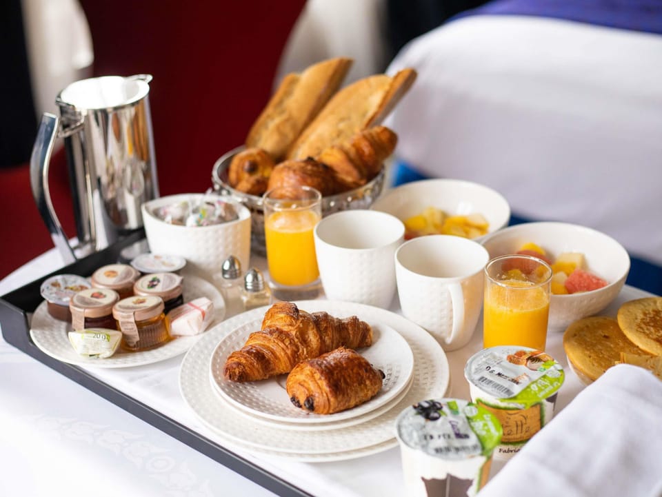 Daily buffet breakfast for a fee
