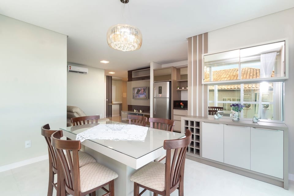 Apartment, 3 Bedrooms | Dining