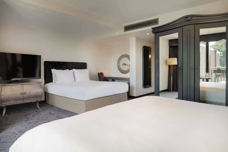 In-room safe, desk, laptop workspace, soundproofing