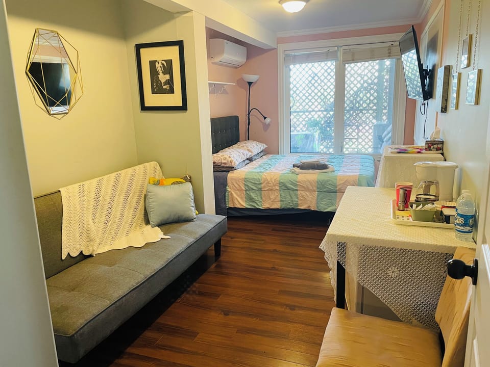 Economy Double Room, 1 Queen Bed | Individually decorated, individually furnished, desk, laptop workspace
