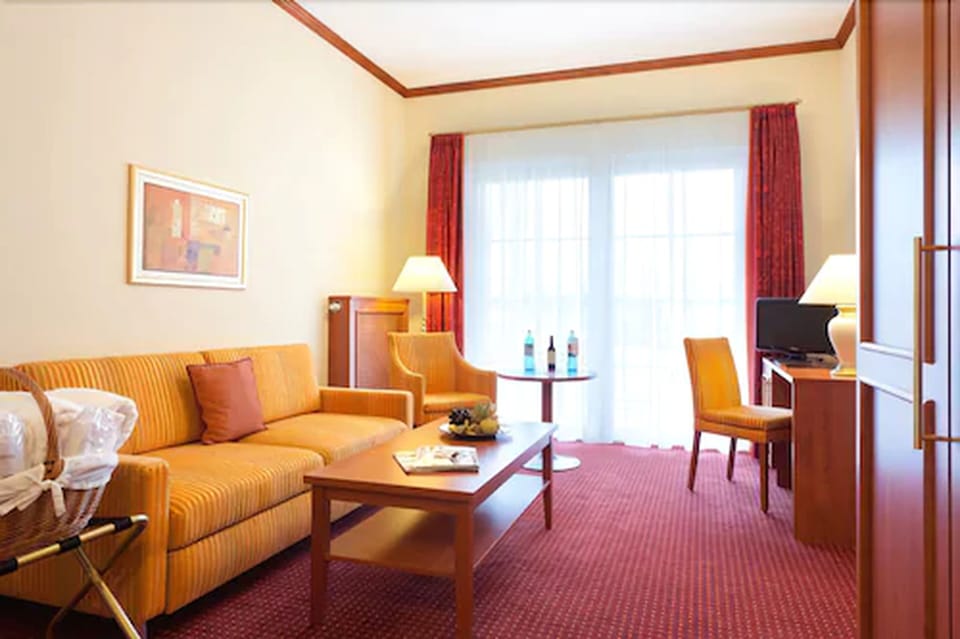 Family Room | Living area | Flat-screen TV
