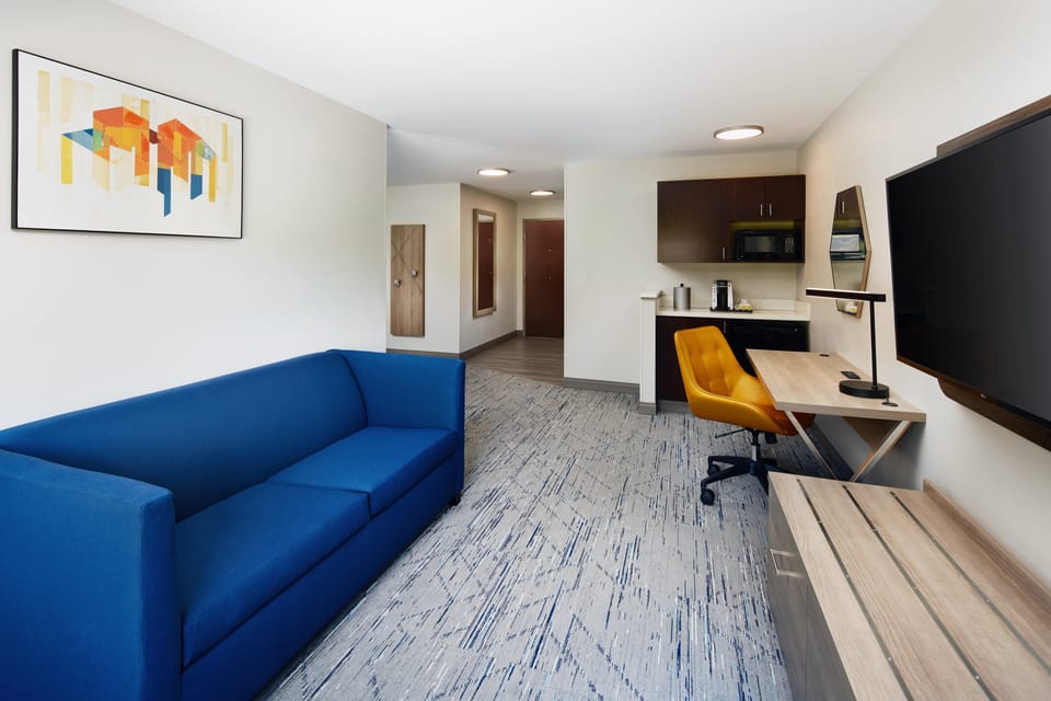Suite, 2 Queen Beds, Accessible (Comm & Mobil, Accessible Tub) | Room amenity