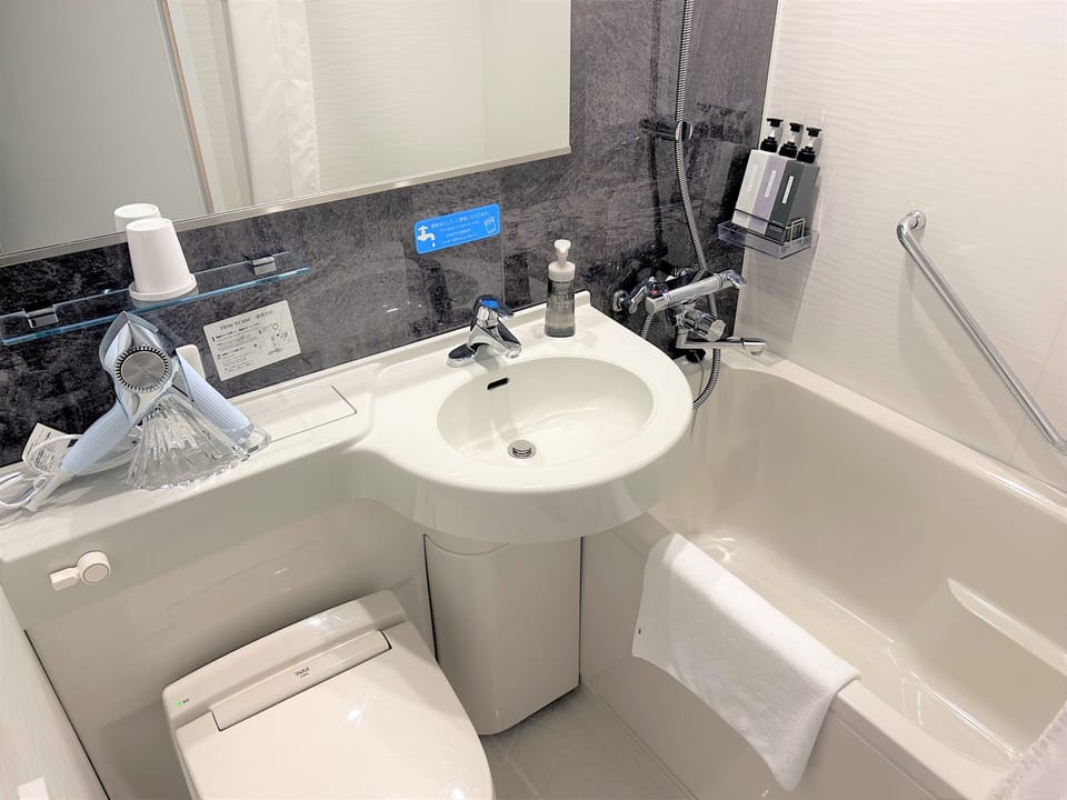Combined shower/tub, free toiletries, hair dryer, slippers