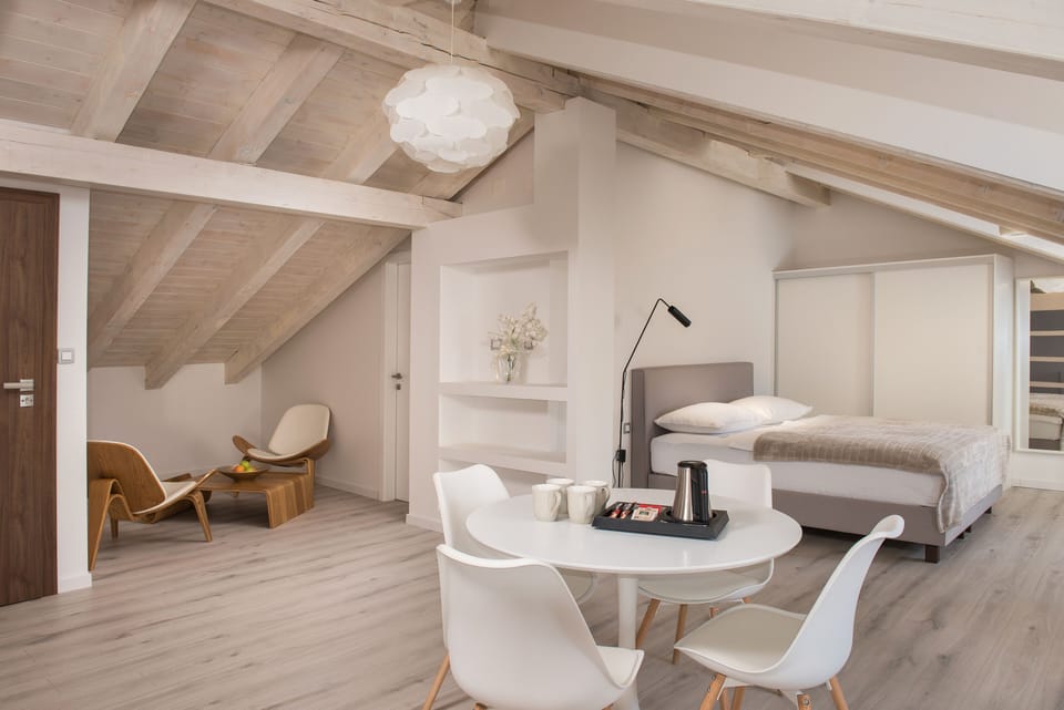 Studio Suite | Living area | LCD TV