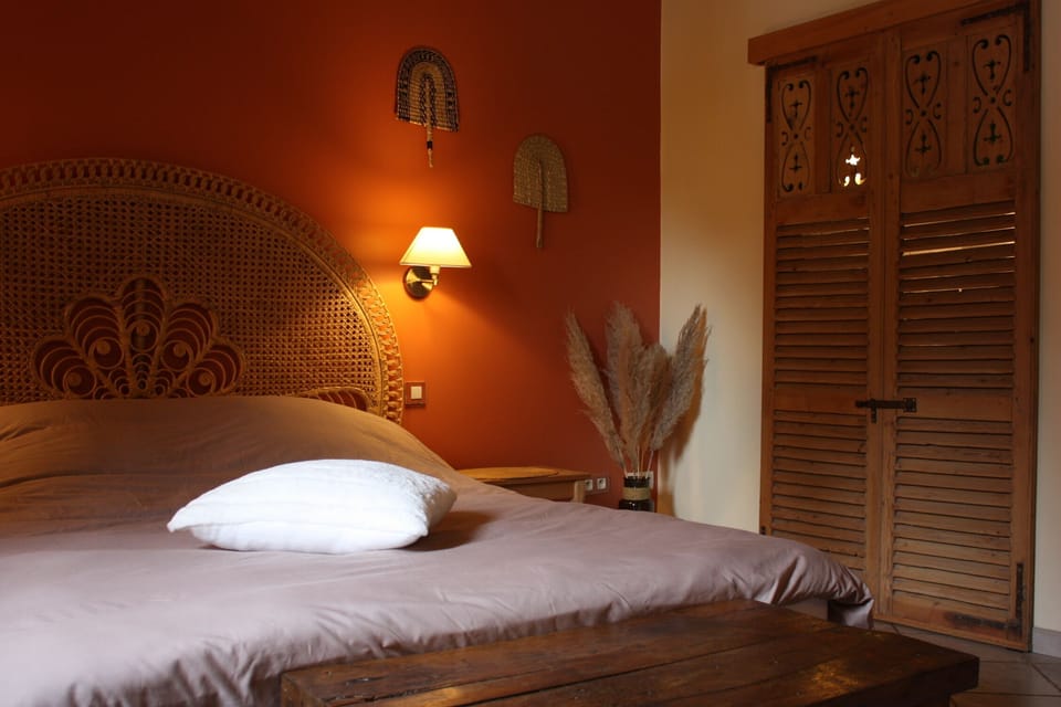 Double Room, 1 Queen Size Bed (Toscane) | Individually decorated, individually furnished, desk, iron/ironing board
