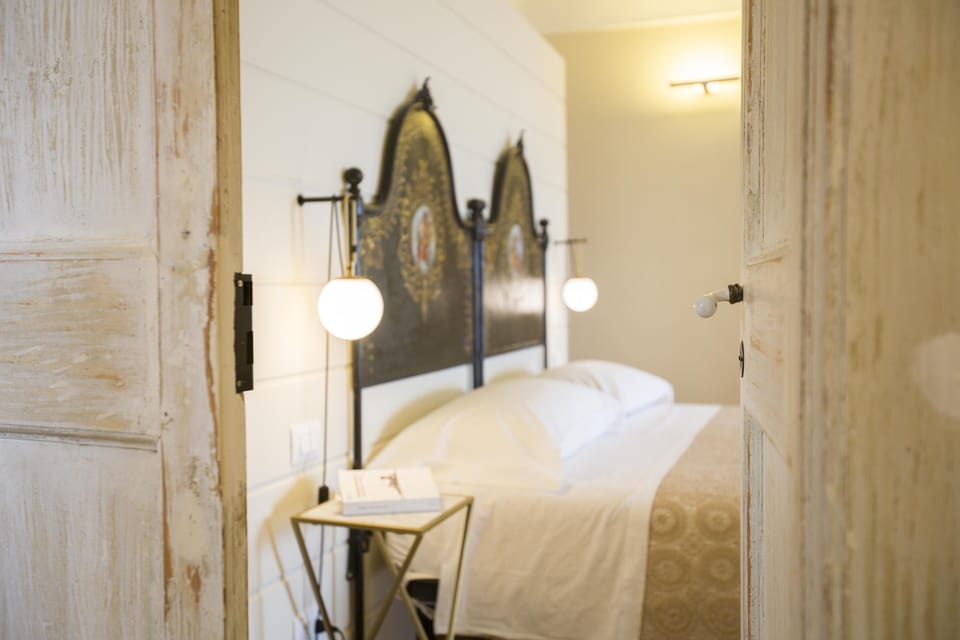 Double Room, Balcony (Giardino d' interno) | Soundproofing, free WiFi, bed sheets