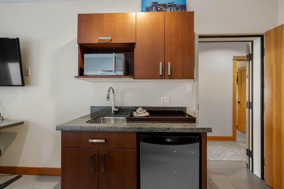 Cottage, 3 Bedrooms | Private kitchen | Fridge, microwave, stovetop, dishwasher