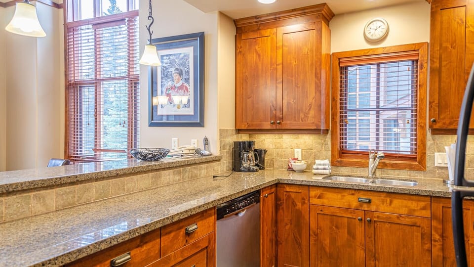 Townhome, 4 Bedrooms | Private kitchen | Fridge, microwave, stovetop, dishwasher