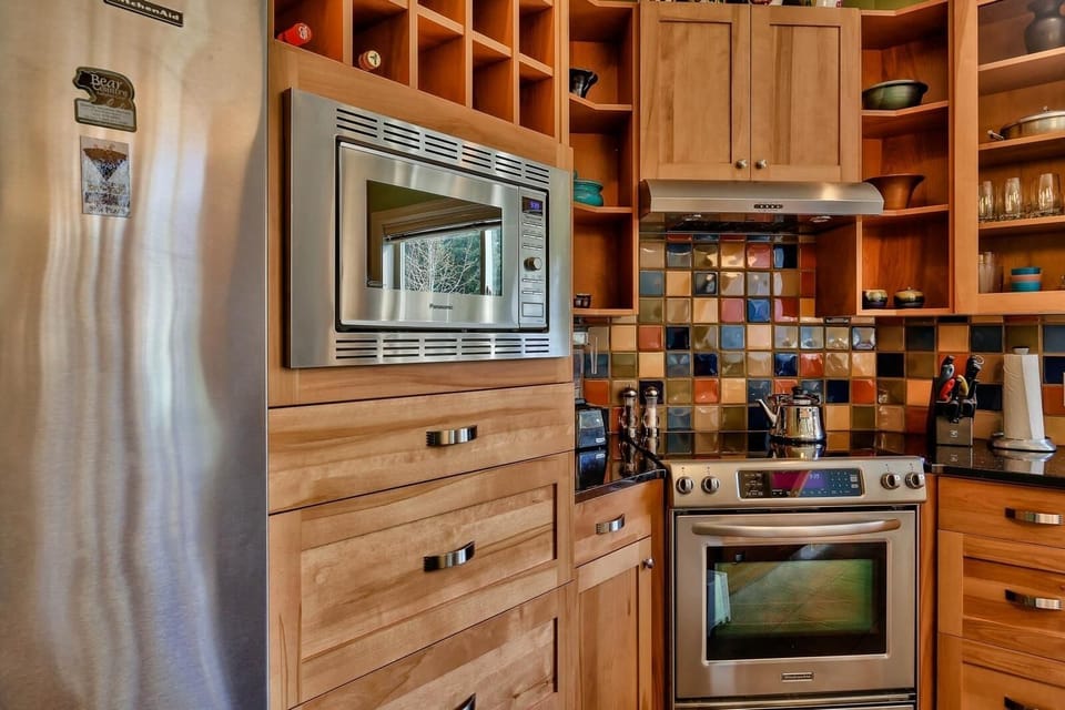 House, 4 Bedrooms | Private kitchen | Fridge, microwave, stovetop, dishwasher