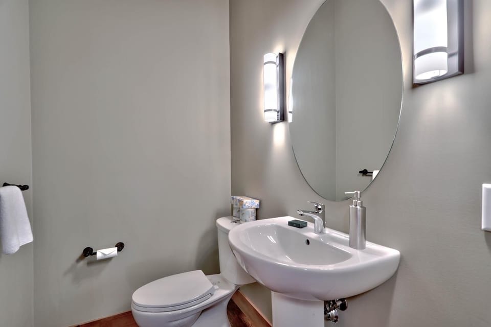 Village Walk #21 By Bear Country Apartment in British Columbia