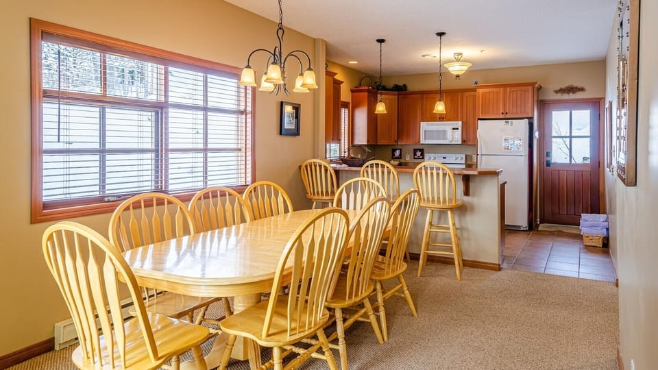 Townhome, 3 Bedrooms | Dining