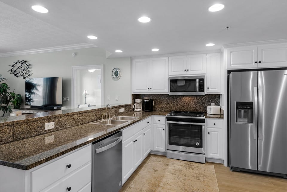 Condo, Multiple Beds, Pool Access, Beach View | Private kitchen | Fridge, microwave, oven, stovetop