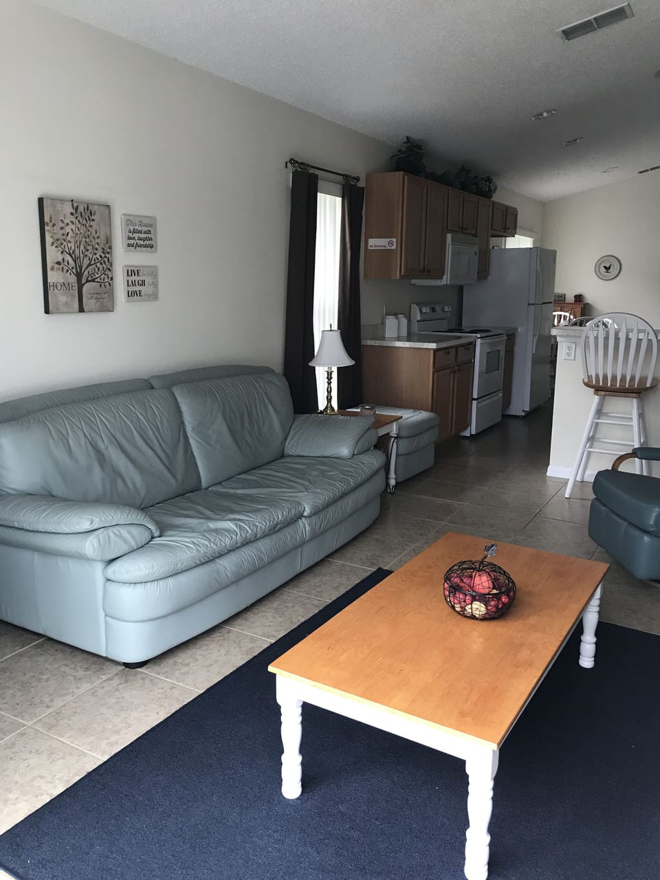 House | Living area | Flat-screen TV, DVD player