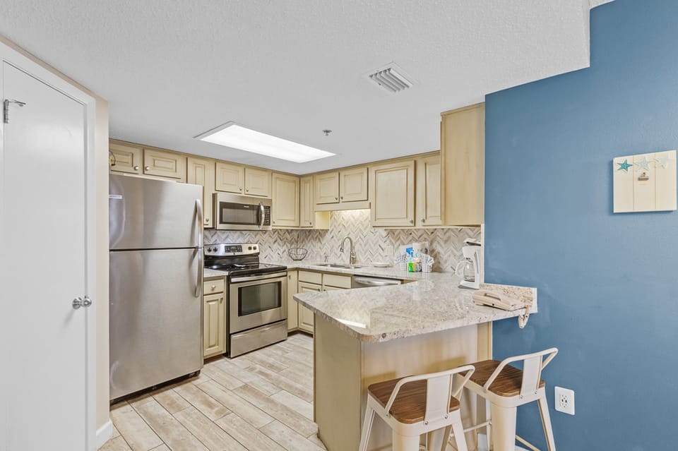 Signature Condo, 2 Bedrooms, Balcony | Private kitchen | Full-size fridge, microwave, oven, stovetop