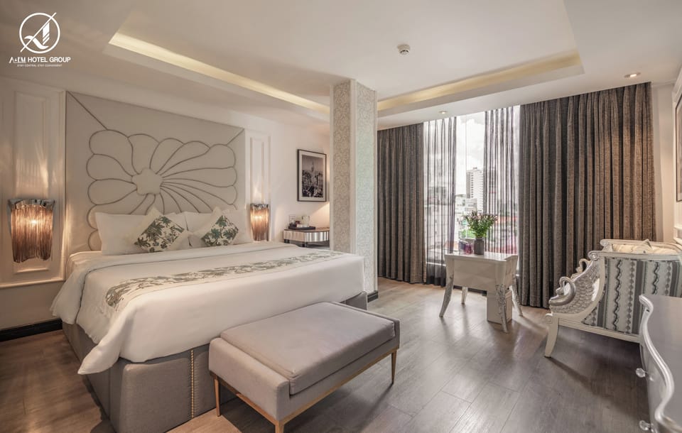 Suite City View, Afternoon Tea | Minibar, in-room safe, desk, blackout drapes