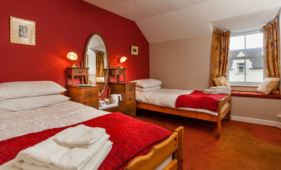Twin Room, 2 Twin Beds, Non Smoking, Private Bathroom | Premium bedding, down comforters, individually decorated