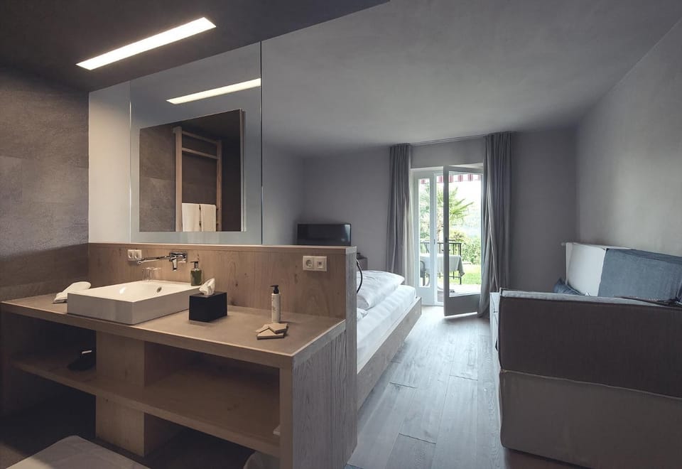 In-room safe, free WiFi, wheelchair access