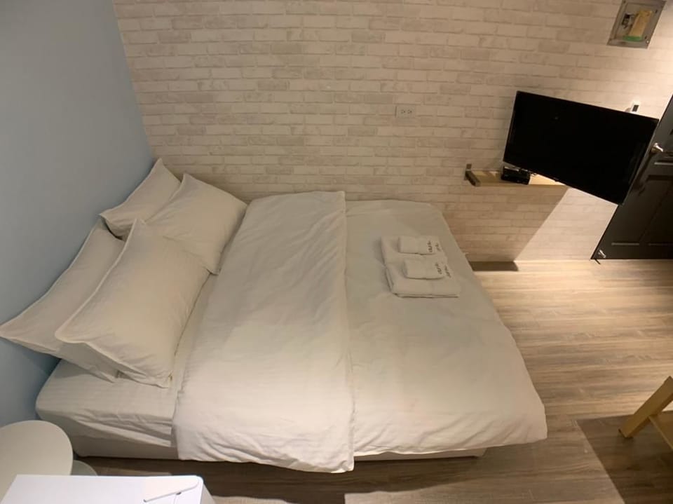 Double Room (Chill Blue) | Desk, blackout drapes, soundproofing, free WiFi