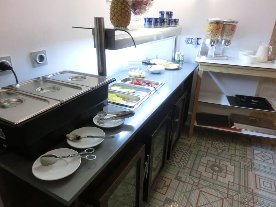Daily buffet breakfast for a fee