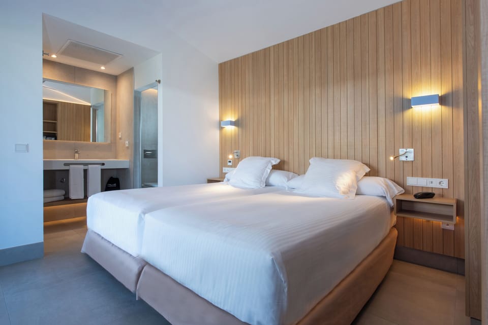 1 bedroom, premium bedding, desk, blackout drapes