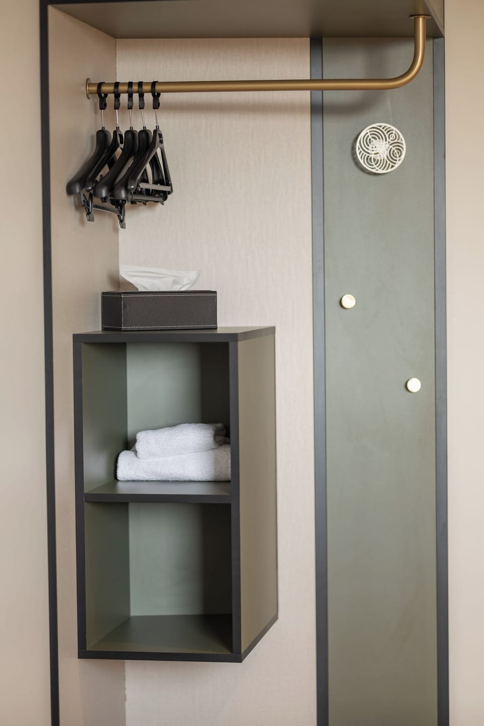 Superior Twin Room, Roll-in Shower | Room amenity