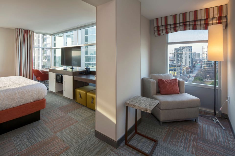Room, 1 King Bed, Accessible (Hearing) | Premium bedding, in-room safe, desk, laptop workspace