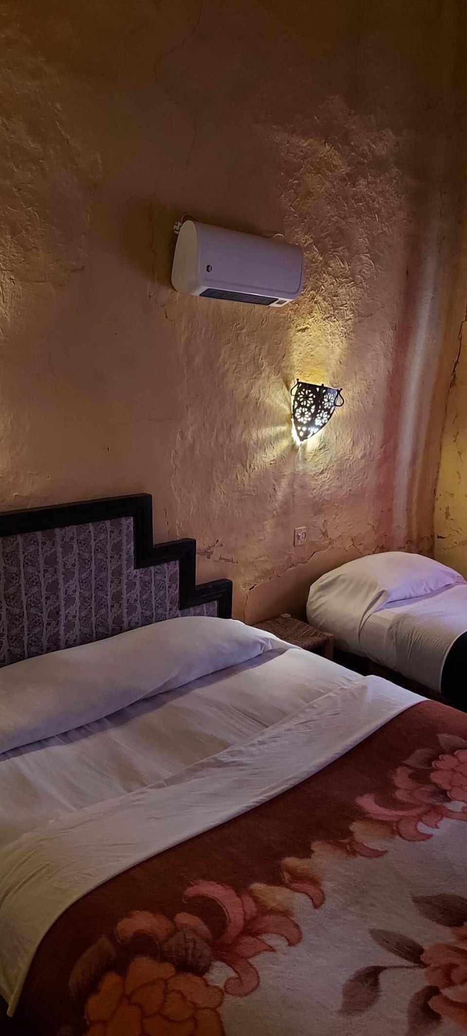 WiFi (free), bed sheets