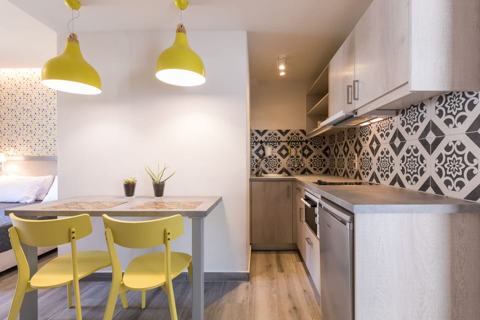 Studio, Ground Floor | Private kitchen | Fridge, oven, stovetop, electric kettle